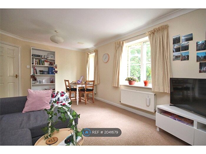 1 Bedroom Flat To Rent In Century Court, Woking, GU21