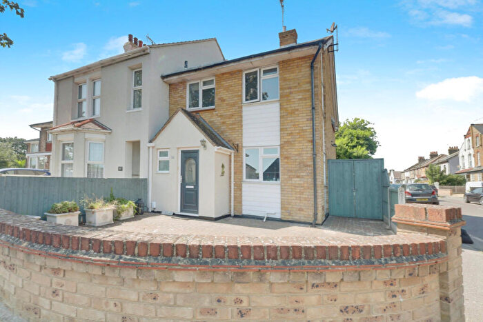 3 Bedroom Semi-Detached House For Sale In Ness Road, Southend-on-sea, SS3