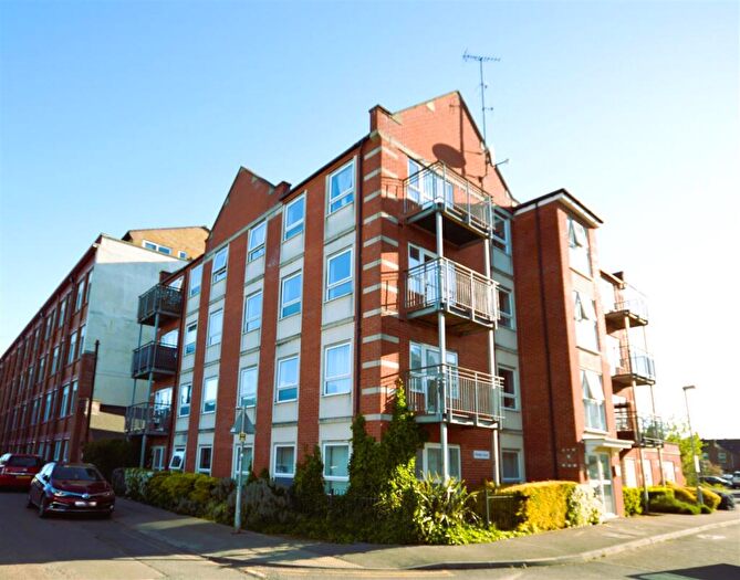2 Bedroom Apartment To Rent In Pavilion Court, Abington, NN1