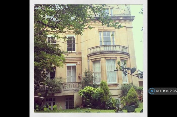 2 Bedroom Flat To Rent In Clifton Park, Bristol, BS8