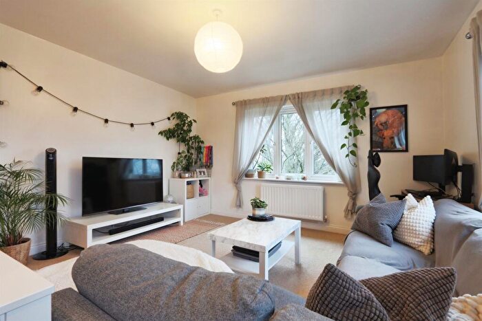 1 Bedroom Flat For Sale In Ash Court, Leeds, LS14