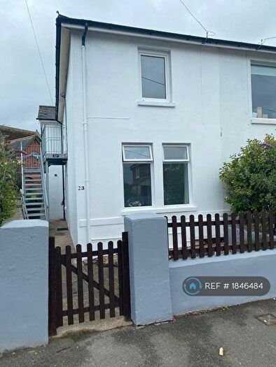 3 Bedroom Flat To Rent In Cross Street, Sandown, PO36