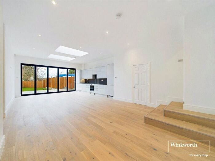 5 Bedroom Terraced House For Sale In Hillside, Kingsbury, London, NW9