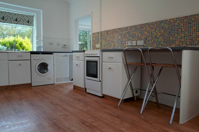 2 Bedroom Flat To Rent In Wood Lane, Iver, SL0