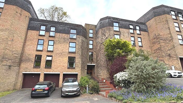 2 Bedroom Flat To Rent In Charterhouse Road, Godalming, GU7