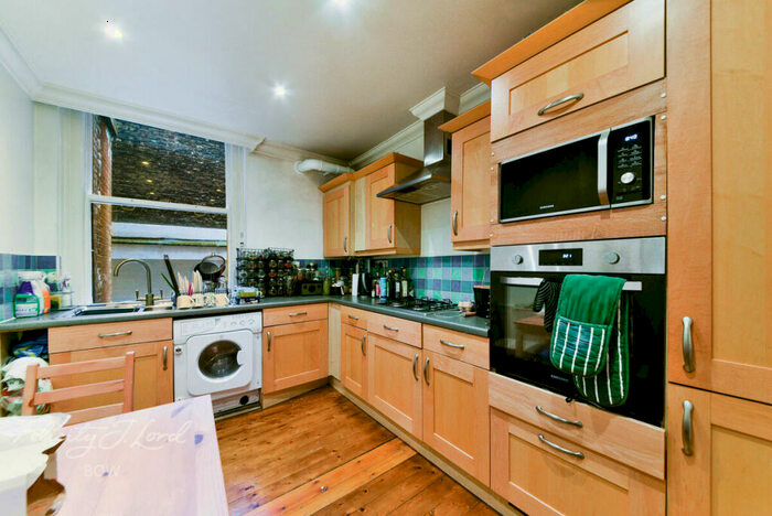 2 Bedroom Apartment For Sale In Bow Road, London, E3