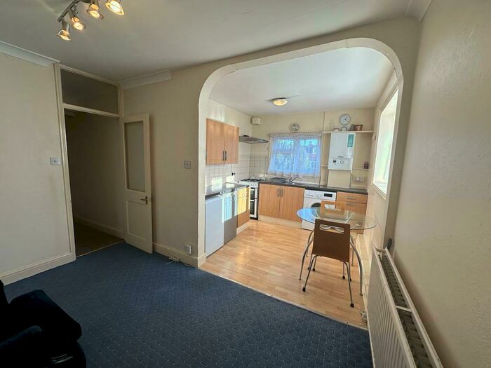 2 Bedroom Apartment To Rent In Wayside, East Sheen, SW14