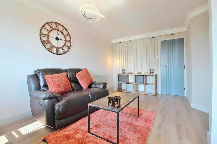 1 Bedroom Flat To Rent In Gibson Close, Isleworth, TW7