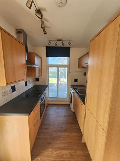 1 Bedroom Flat To Rent In Goldhawk Road, London, W12