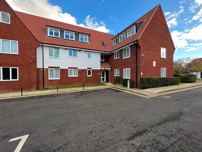 2 Bedroom Flat To Rent In Littlecroft, Chelmsford, CM3
