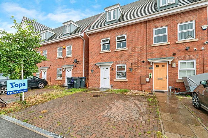 4 Bedroom Town House For Sale In Shustoke Road, Birmingham, B34