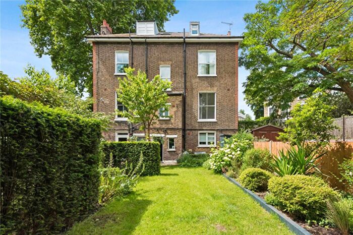 2 Bedroom Apartment To Rent In Wallace Road, London, N1