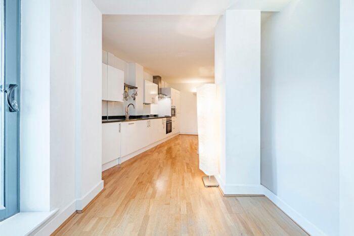 1 Bedroom Flat To Rent In Goswell Road, Angel, EC1V