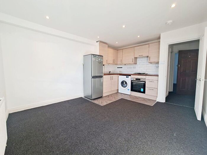 2 Bedroom Flat To Rent In High Road, London, N22