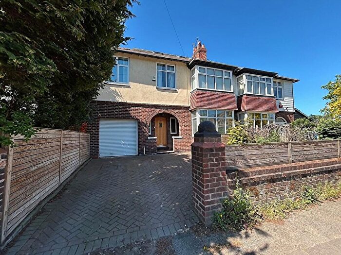 4 Bedroom Semi-Detached House For Sale In Parrs Wood Road, Didsbury, M20