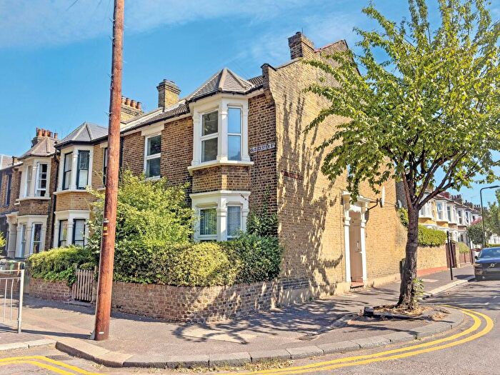 2 Bedroom Flat For Sale In Waterloo Road, London, E10
