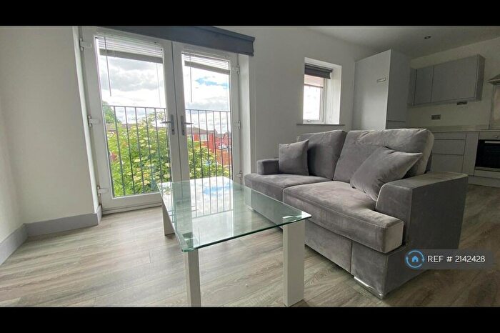 2 Bedroom Flat To Rent In Trinity Court, Leeds, LS9