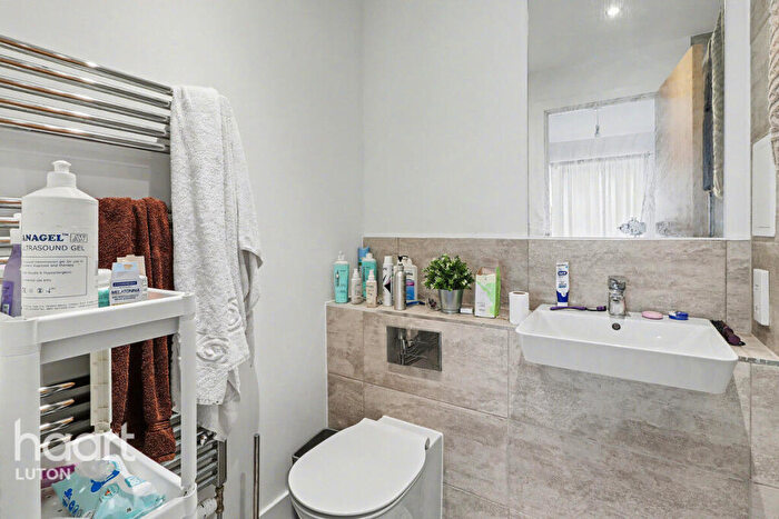 2 Bedroom Apartment For Sale In Kimpton Road, Luton, LU2