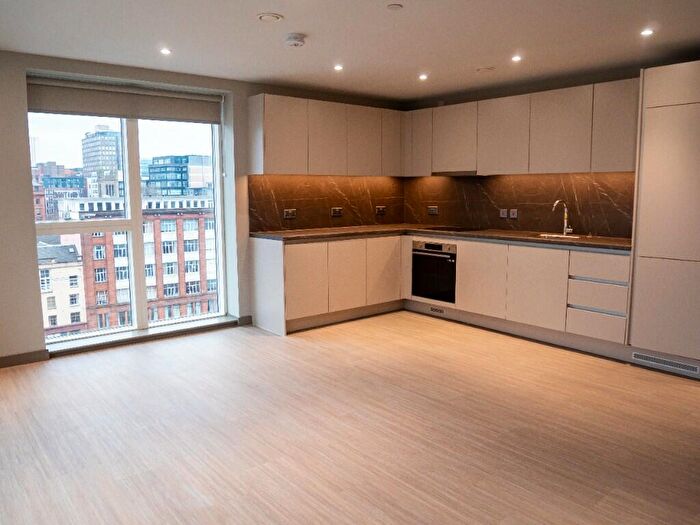 3 Bedroom Apartment To Rent In Candleriggs, Trongate, Glasgow, G1