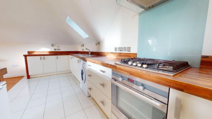 2 Bedroom Flat For Sale In Dorchester Road, Weymouth, DT4