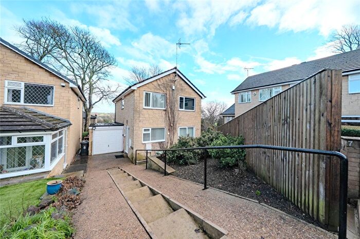 4 Bedroom Detached House For Sale In Chestnut Grove, Calverley, Pudsey, West Yorkshire, LS28