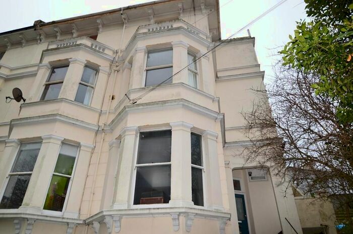 2 Bedroom Flat To Rent In London Road, St Leonards On Sea, East Sussex, TN37