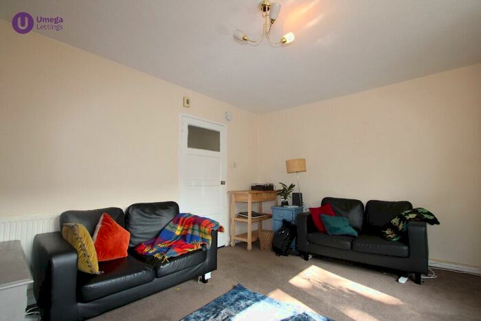 2 Bedroom Flat To Rent In Summertrees Court, Liberton, Edinburgh, EH16