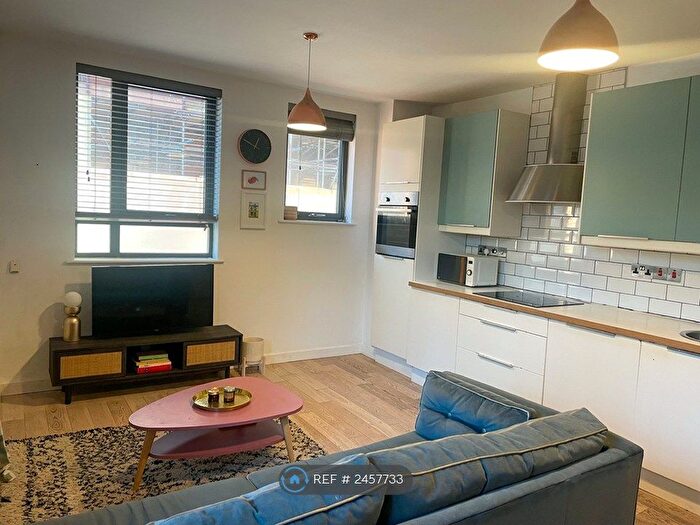 2 Bedroom Flat To Rent In Blantyre Street, Manchester, M15