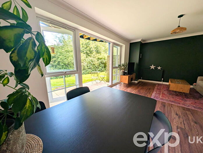 2 Bedroom Flat For Sale In The Chenies, Maidstone, ME15