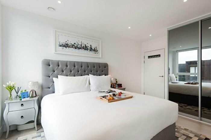 3 Bedroom Flat To Rent In Rochester Place, Kentish Town, NW1