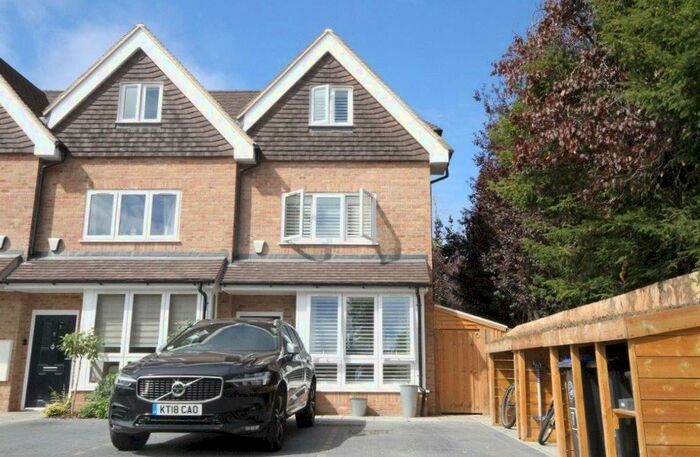 4 Bedroom Town House To Rent In Burnham, SL6