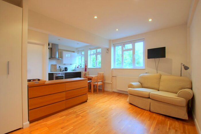Studio To Rent In Upper Richmond Road, London, SW15