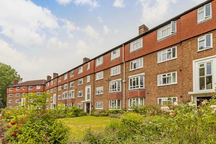 2 Bedroom Flat To Rent In Bushey Road, London, SW20