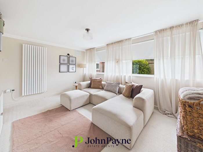 2 Bedroom Apartment For Sale In Yarningale Road, Willenhall, Coventry, CV3