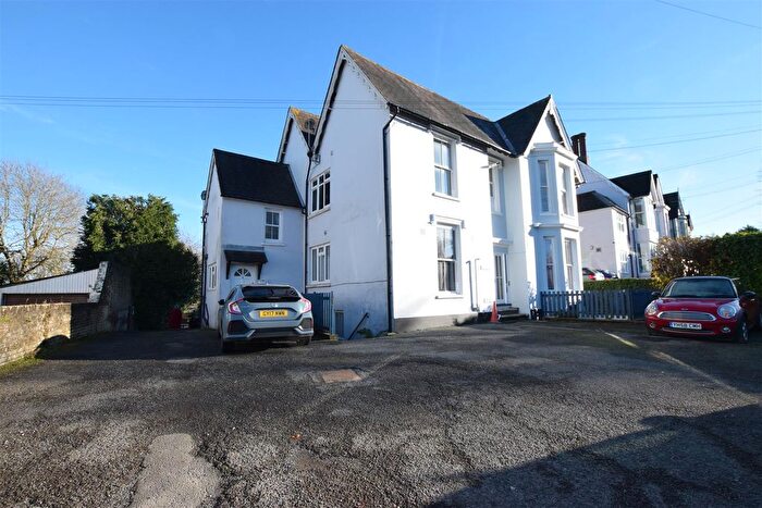 2 Bedroom Flat To Rent In New Town, Uckfield, TN22