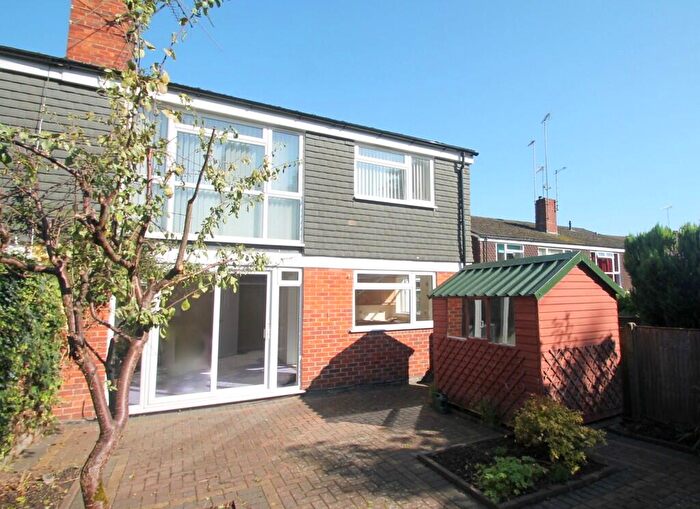 2 Bedroom Maisonette To Rent In Bedroom Maisonette In Caterham Valley, CR3