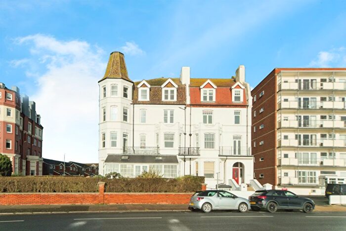 2 Bedroom Flat For Sale In The Links, Bexhill-On-Sea, TN40
