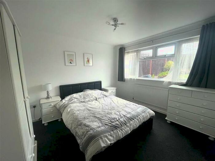 Garage / Parking To Rent In Caburn Heights, Crawley, West Sussex, RH11