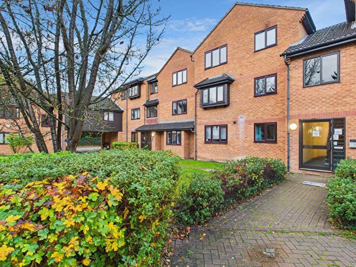 1 Bedroom Flat To Rent In Knaves Hollow, Wooburn Moor, High Wycombe, Buckinghamshire, HP10