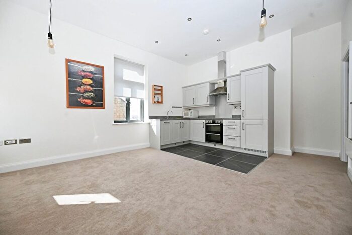 2 Bedroom Flat To Rent In Dyehouse Walk, Yeadon, Leeds, LS19