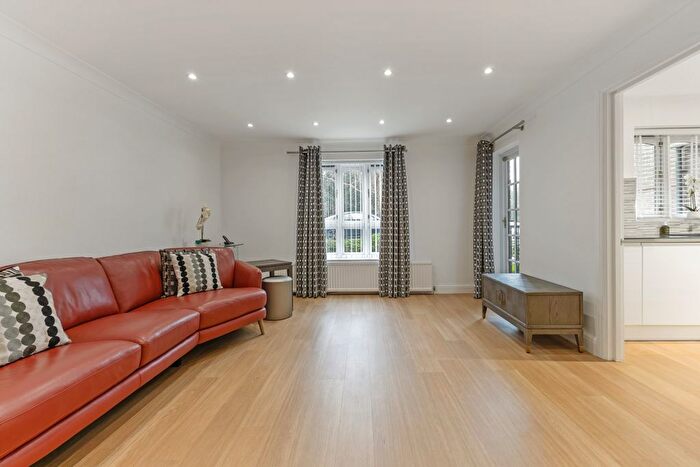 2 Bedroom Flat For Sale In Sheet Street, Windsor, SL4