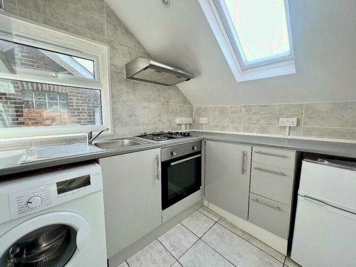 1 Bedroom Flat To Rent In Clarendon Road, Wallington, SM6