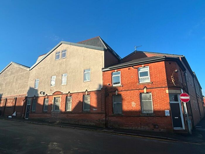 2 Bedroom Flat To Rent In Summer Street, Redditch, B98