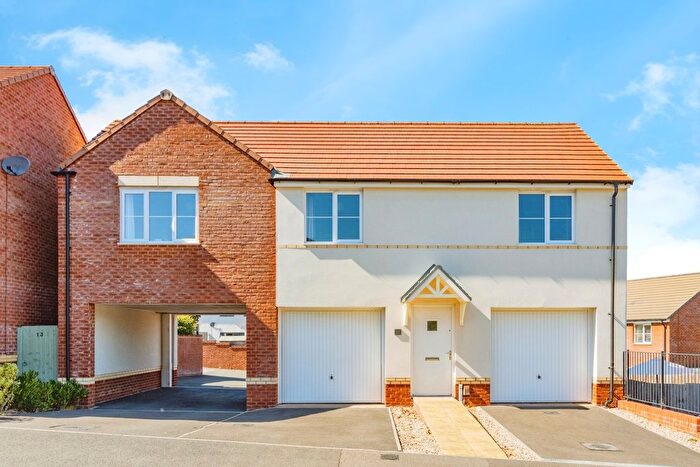 2 Bedroom Flat For Sale In Spurge Road, Newton Abbot, Devon, TQ12