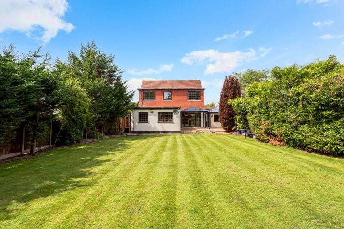 5 Bedroom Detached House To Rent In Acacia Avenue, Wraysbury, Staines, TW19