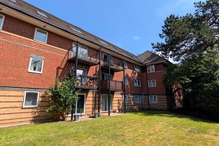2 Bedroom Flat To Rent In Warnford Court, Archers Road, SO15
