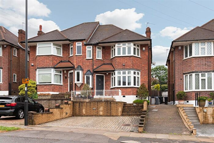 3 Bedroom Semi-Detached House For Sale In Arnos Grove, London, N14