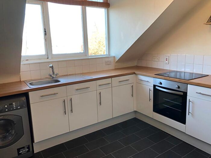 2 Bedroom Flat To Rent In Carden Terrace, Top Floor, Aberdeen, AB10