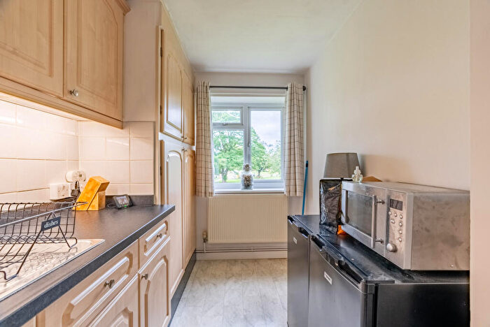 1 Bedroom Apartment For Sale In The Ridgeway, St. Albans, Hertfordshire, AL4