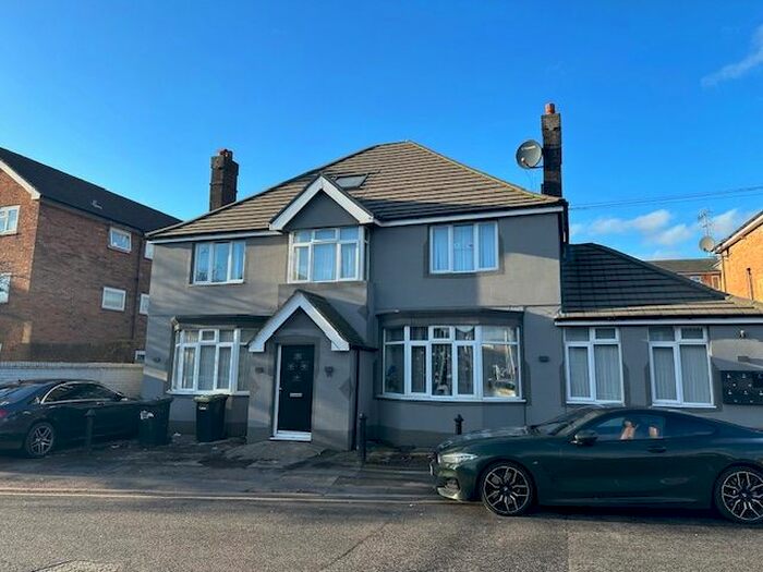 2 Bedroom Flat To Rent In Lattimer Road, Luton, LU1